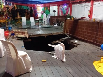 Casa de eventos negocia ressarcimento com família de debutante após desabamento de piso