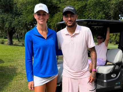 Após derrota na Copa, Neymar Jr. troca futebol por golfe e posa com fãs nos EUA