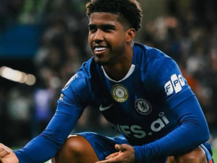 Andrey Santos recebe aval do Chelsea e encaminha acerto com o Manchester United