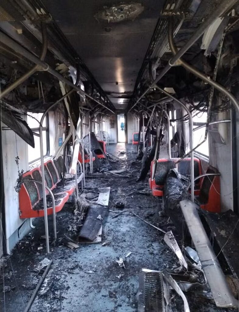 Passageiros vivem momentos de pânico após explosão e incêndio em trem da Linha 12-Safira, em São Paulo.