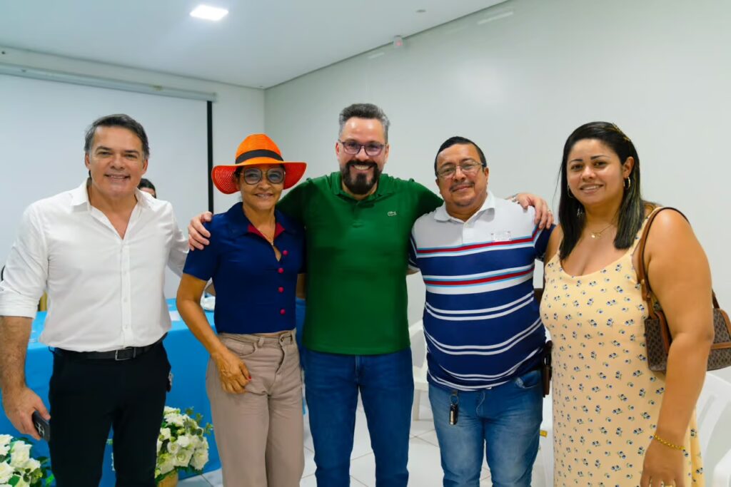 Alan Rick participa de reunião com o Sinteac e ouve reivindicações dos profissionais da educação no Acre