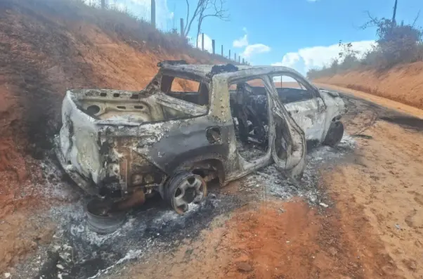 Fiat Toro vendida por R$ 80 mil pega fogo e fica destruída em Brasiléia.