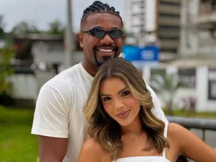 Davi Brito oficializa casamento no civil com influenciadora e revela planos para a festa
