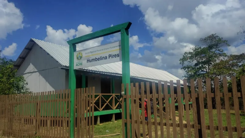 Mãe denuncia falta de transporte escolar para alunos no Rio Iaco, em Sena Madureira.