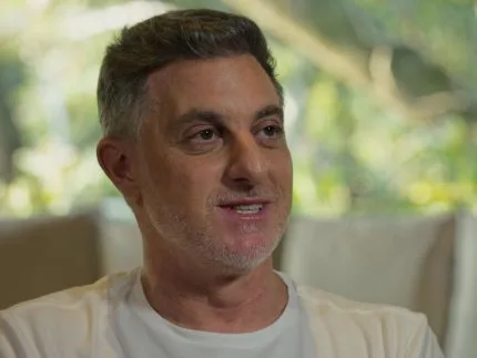 Luciano Huck relembra gesto marcante de Preta Gil em documentário sobre a cantora