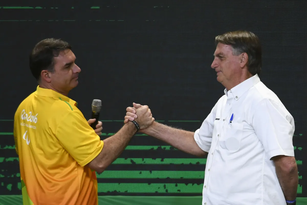 Carta de Jair Bolsonaro declara Flávio como porta-voz e pede união após crise no PL