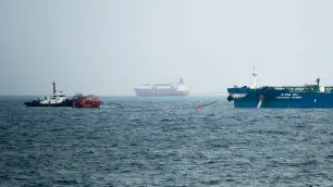 Estados Unidos lançam ataques contra o Irã após ofensiva a navios comerciais no Estreito de Ormuz