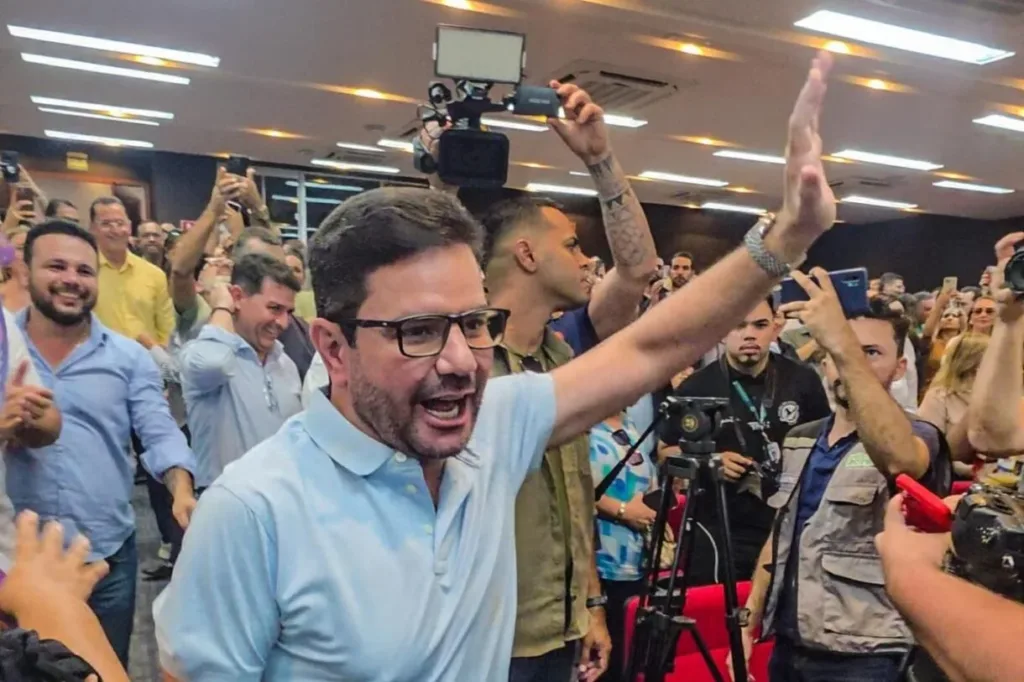 Gladson Cameli reafirma candidatura ao Senado durante evento com Mailza Assis e Jéssica Sales no Acre.