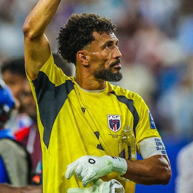 Vozinha critica arbitragem e questiona critérios adotados em jogos da Argentina na Copa do Mundo.