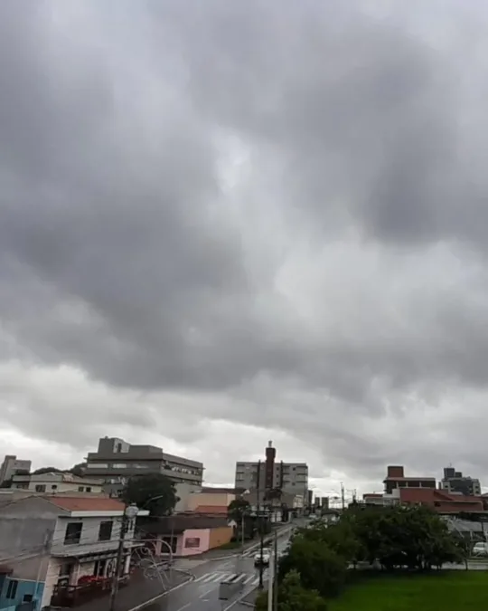 Onda polar derruba temperaturas e traz chuva para todo o Acre nesta segunda-feira