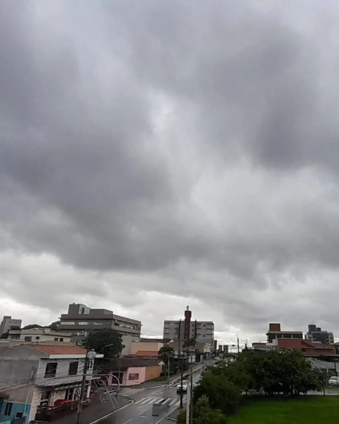 Onda polar derruba temperaturas e traz chuva para todo o Acre nesta segunda-feira