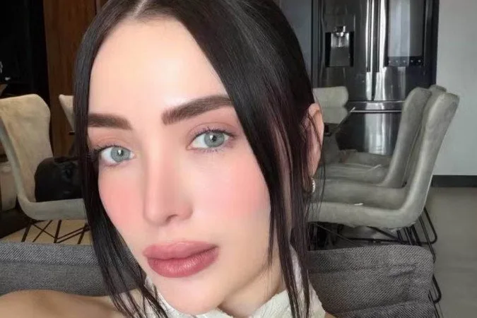 Influenciadora digital morre após complicações durante cirurgia plástica.