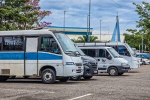 Justiça autoriza vans e táxis para reforçar o transporte coletivo em Rio Branco.