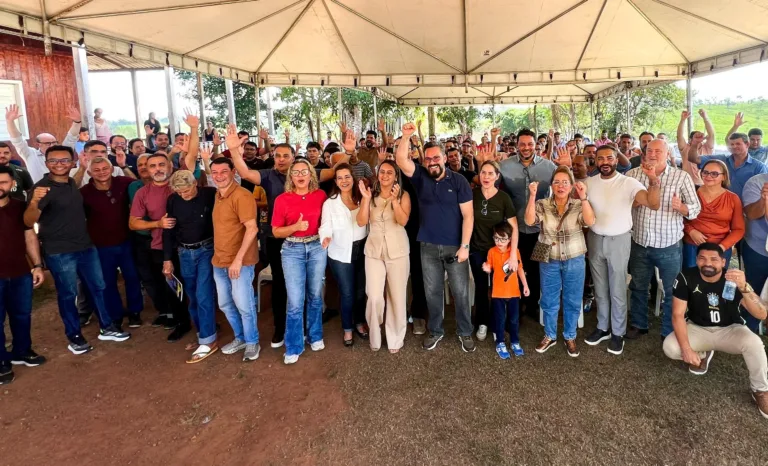 Alan Rick, Jairo Cassiano e lideranças políticas durante encontro com secretários e vereadores de Porto Acre que declararam apoio às pré-candidaturas para as eleições de 2026.
