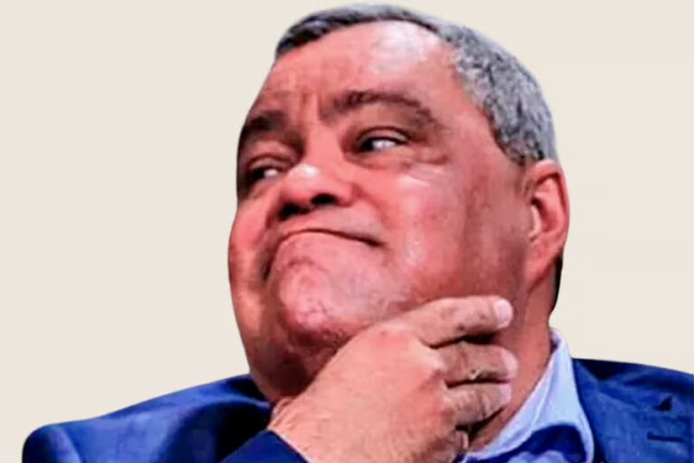 TCE multa ex-prefeito Mazinho Serafim por atraso no envio de informações fiscais de Sena Madureira.