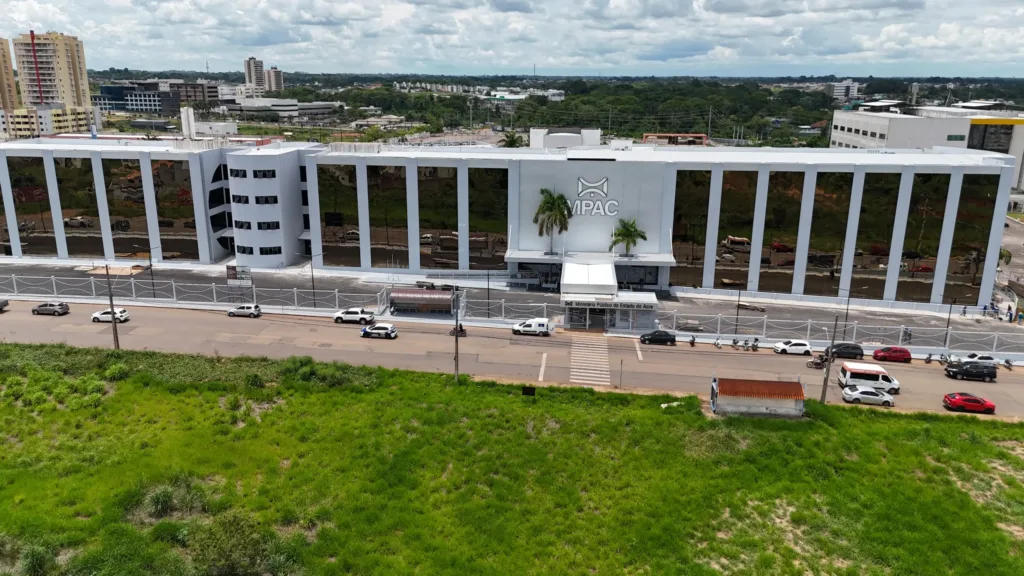 MP investiga suposto desvio de função de enfermeiro em obra pública em Tarauacá.