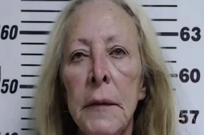 Casa nos Estados Unidos onde mãe matou o filho e escondeu o corpo atrás de parede falsa.
