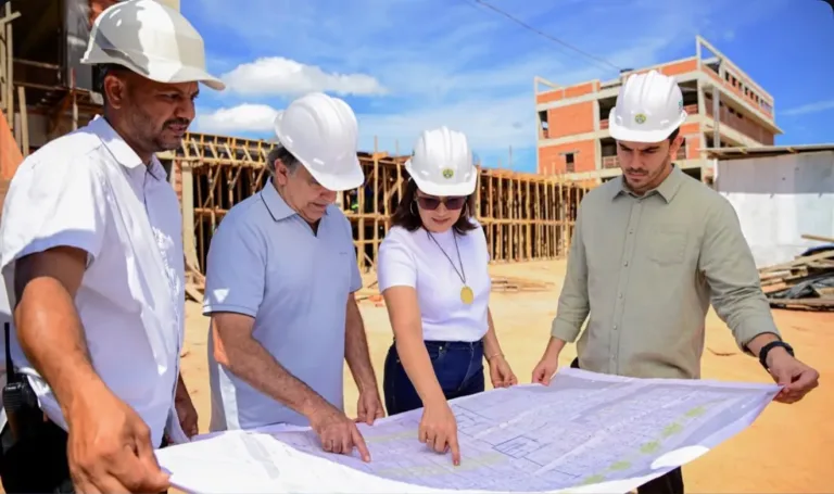 Mailza Assis visita obras da nova maternidade de Rio Branco durante vistoria ao empreendimento no Acre.