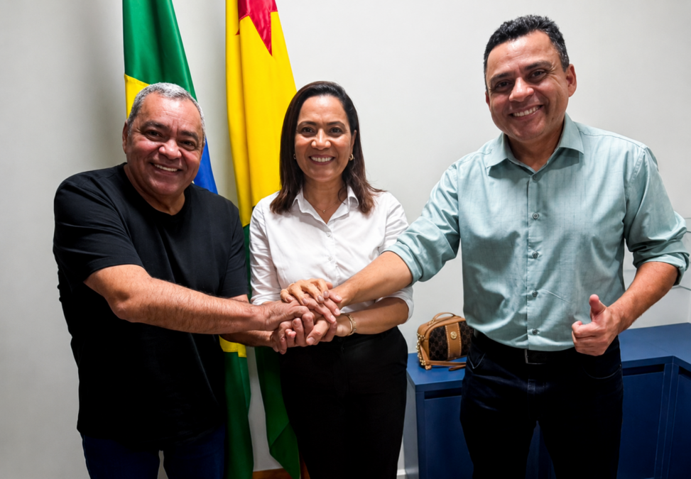 Enquanto mantém cargos no governo, Mazinho filia filha no Republicanos de Alan Rick e aumenta rumores sobre possível afastamento de Mailza Assis
