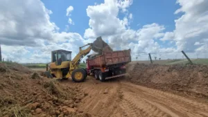 Operação Verão avança nos ramais da Transacreana com serviços de infraestrutura do Deracre.