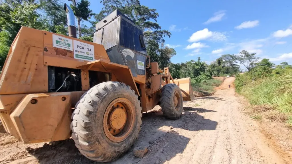 Operação Verão avança nos ramais da Transacreana com serviços de infraestrutura do Deracre.
