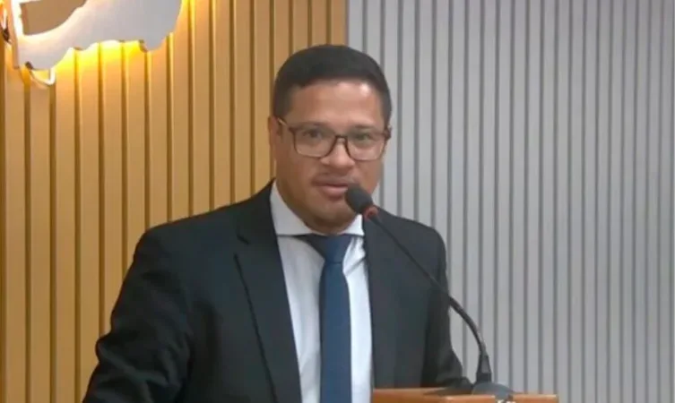 Vereadores aprovam projeto de reajuste salarial para professores em Sena Madureira.