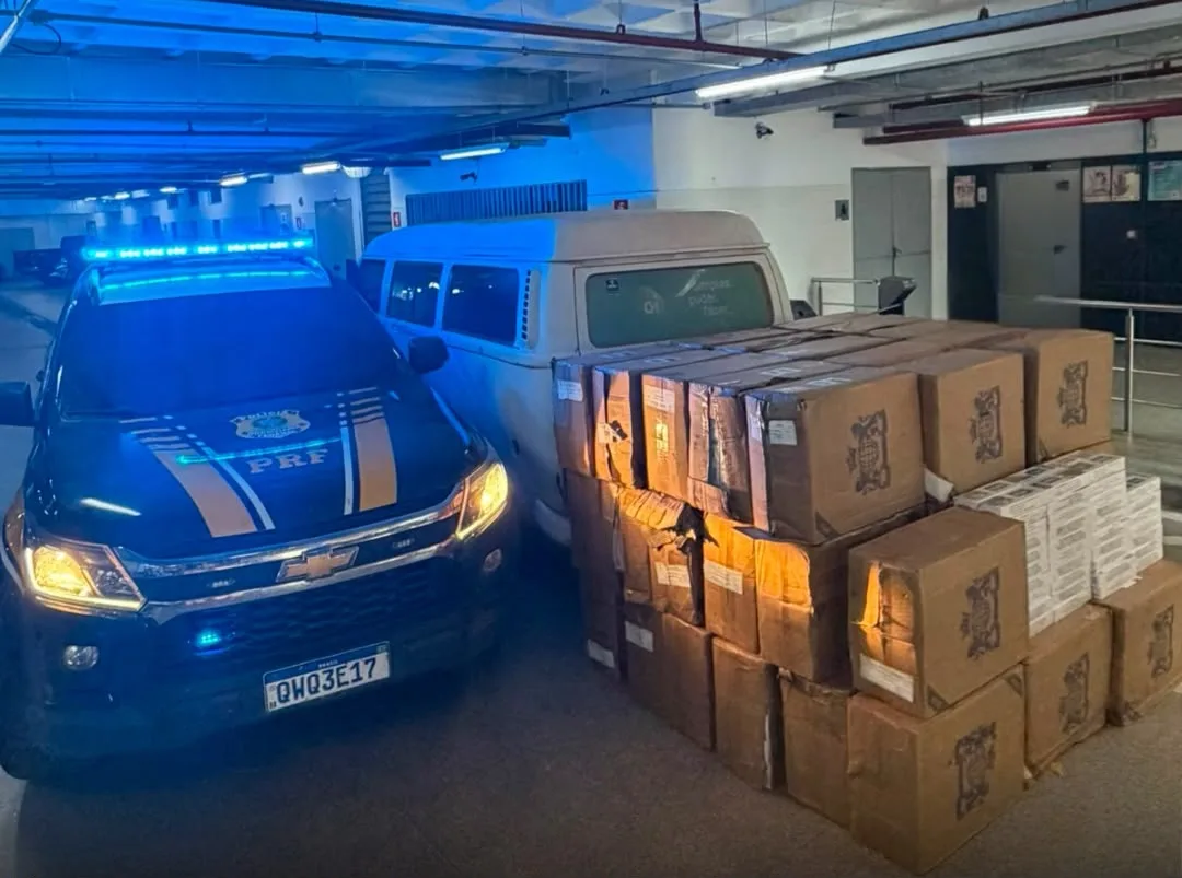 PRF apreende mais de 25 mil maços de cigarros contrabandeados na BR-317 no Acre
