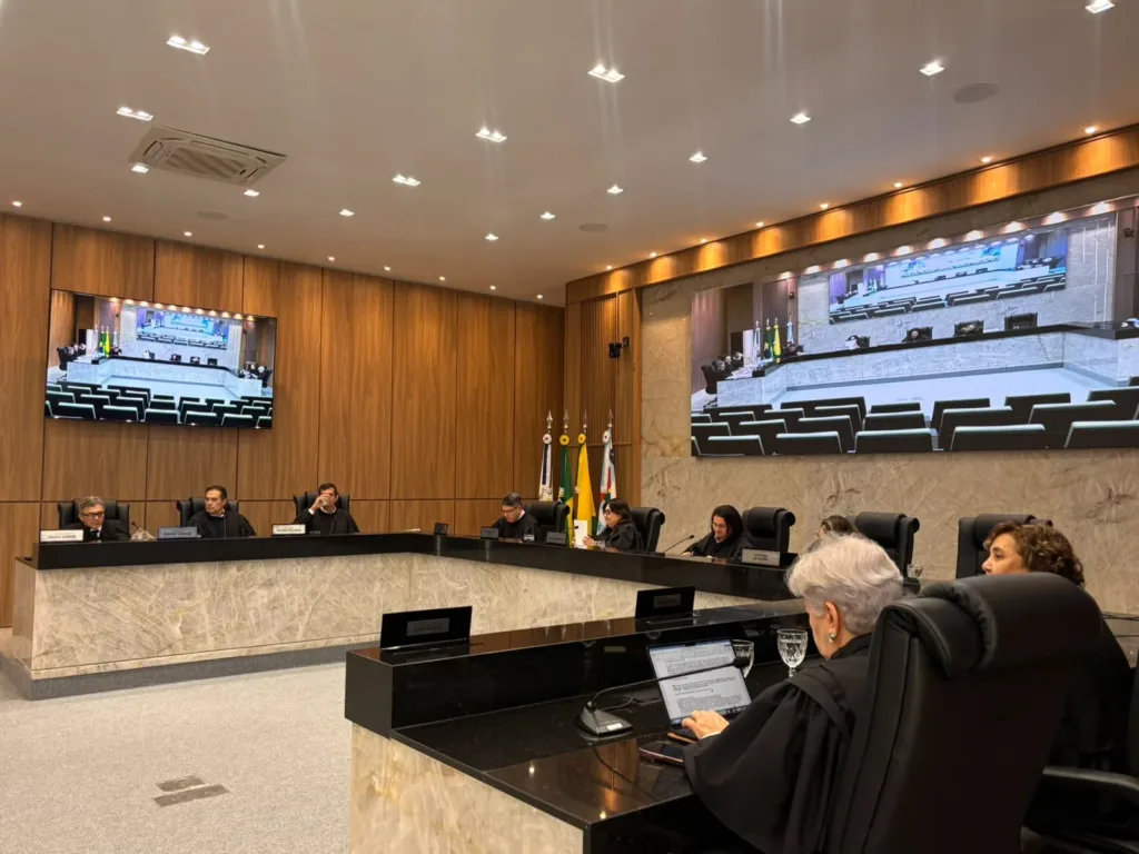 TCE-AC suspende atos da Expoacre 2026 após identificar indícios de irregularidades.