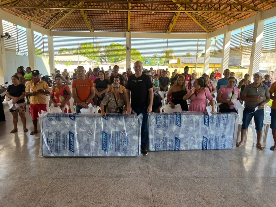 Prefeitura de Sena Madureira entrega mais de 600 colhões para famílias atingidas pela enchente