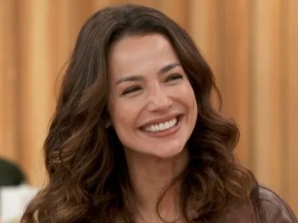 Fernanda Marques fala sobre namoro com José Loreto: “Tá sendo gostoso”