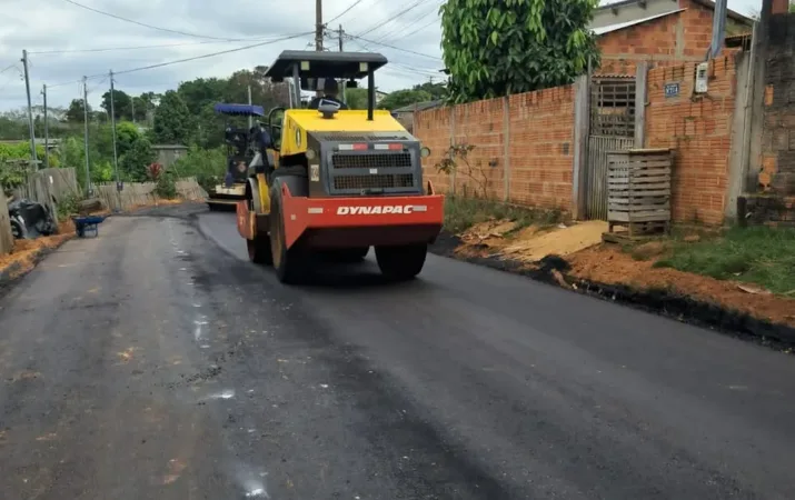 Prefeito Gerlen Diniz anuncia pavimentação de 47 ruas em Sena Madureira.