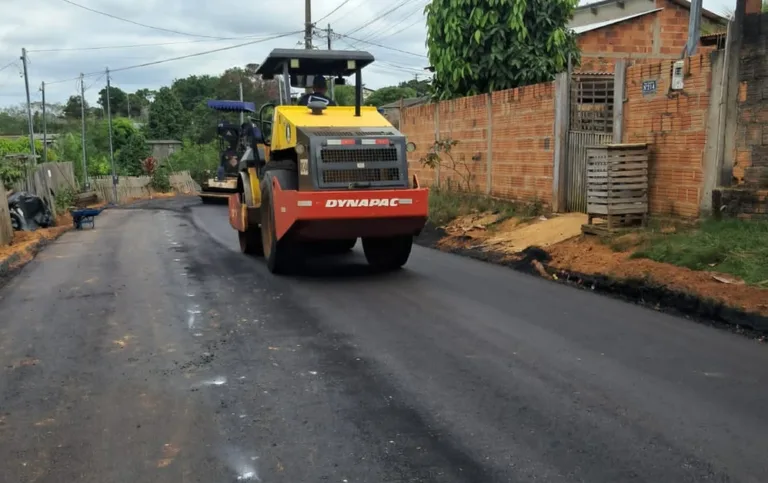 Prefeito Gerlen Diniz anuncia pavimentação de 47 ruas em Sena Madureira.