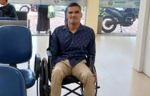 Samoel Andrade apresenta Programa Acre Inclusivo ao senador Alan Rick.
