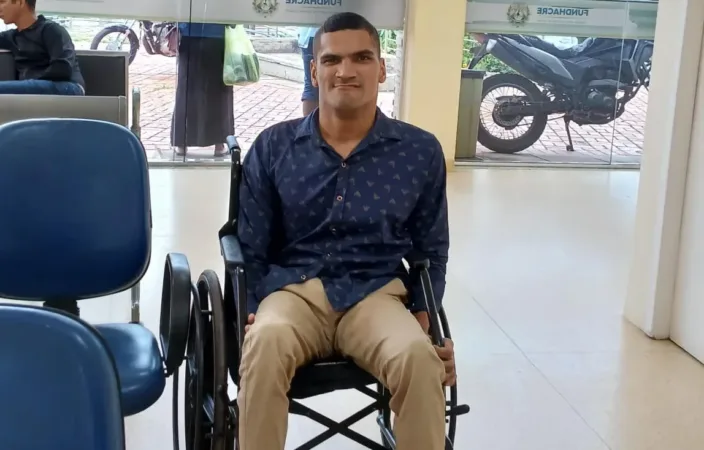 Samoel Andrade apresenta Programa Acre Inclusivo ao senador Alan Rick.