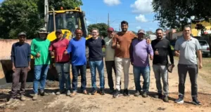 Vereador Real acompanha operação tapa-buracos em Sena Madureira.