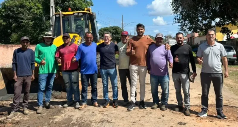 Vereador Real acompanha operação tapa-buracos em Sena Madureira.