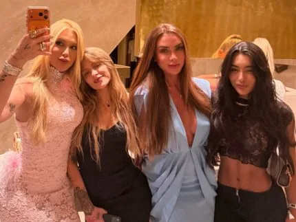 Virginia Fonseca se encontra com Luísa Sonza e Nicole Bahls em noitada na Itália