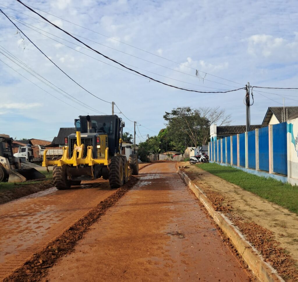 Prefeitura avança com pavimentação das ruas Canário e Gaivota em Sena Madureira