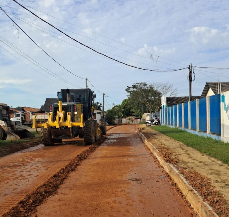Prefeitura realiza pavimentação nas ruas Canário e Gaivota em Sena Madureira.