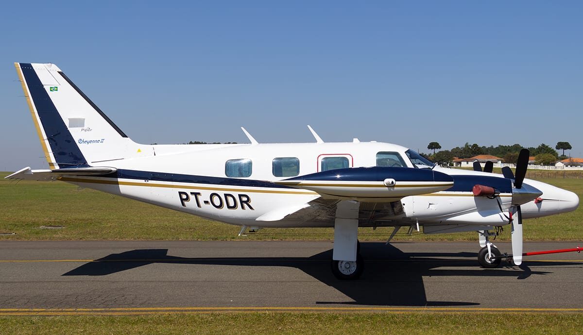 Avião cai em área de mata na Meia Praia e mobiliza resgate em Navegantes