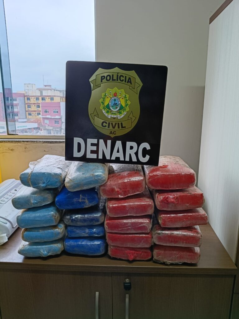 Polícia Civil apreende 21 quilos de skunk escondidos em portas de veículo na BR-364.
