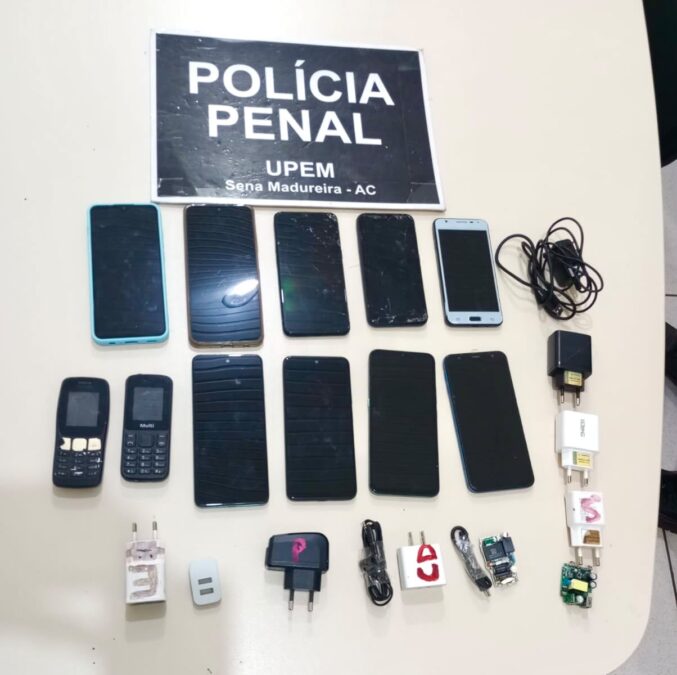 Polícia Penal apreende celulares arremessados para presídio de Sena Madureira durante a madrugada