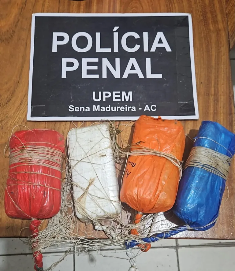 Polícia Penal apreende celulares arremessados para presídio de Sena Madureira.