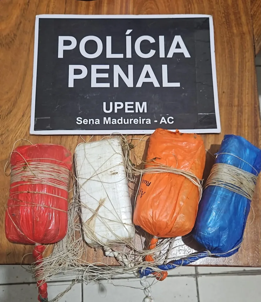Polícia Penal apreende celulares arremessados para presídio de Sena Madureira.
