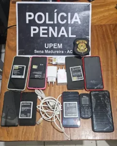 Polícia Penal apreende celulares arremessados para presídio de Sena Madureira.