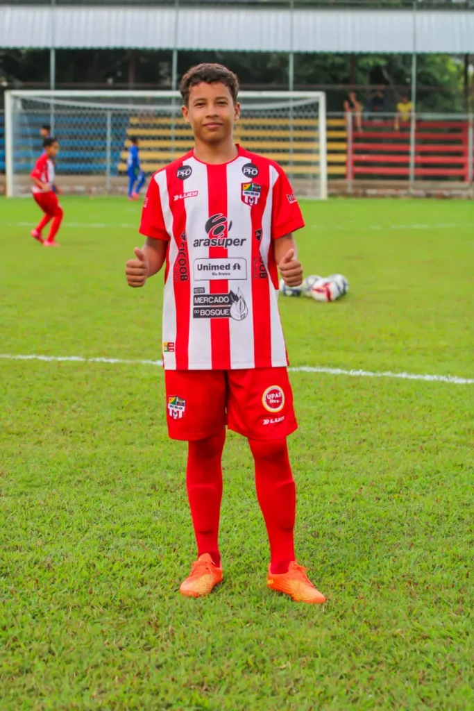 Atleta de Manoel Urbano marca gol pelo Santa Cruz no Campeonato Acreano Sub-13.