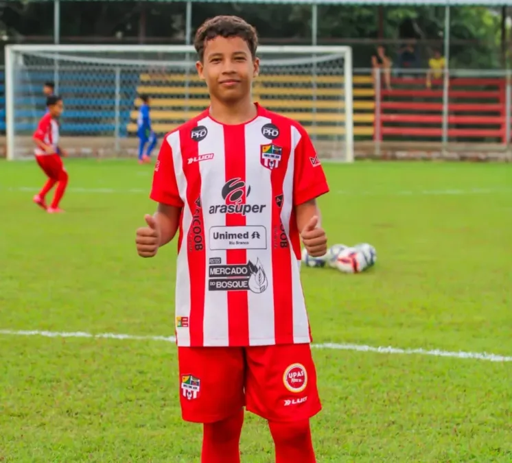 Atleta de Manoel Urbano brilha no Sub-13 e marca gol pelo Santa Cruz na Arena da Floresta