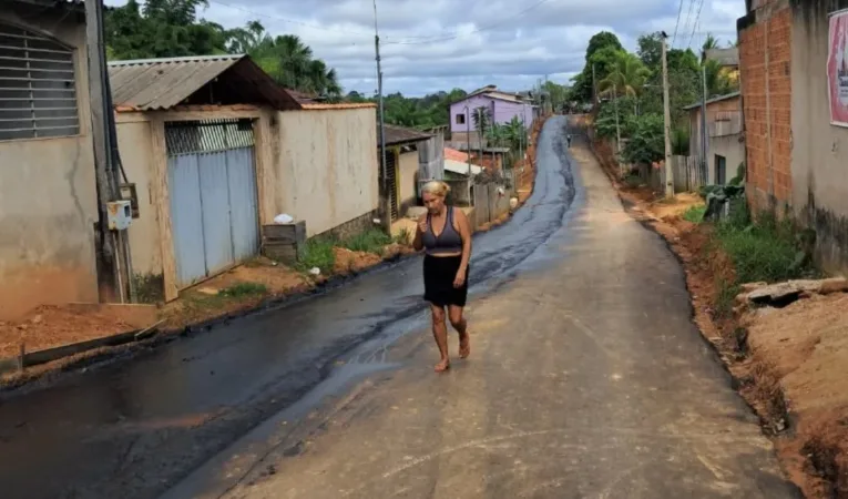 Prefeitura inicia pavimentação asfáltica na rua Canário em Sena Madureira.