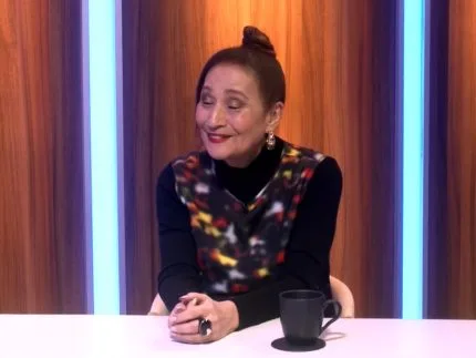 Sonia Abrão relembra histórias com ícones da TV e opina sobre futuro de “BBB” e “A Fazenda”