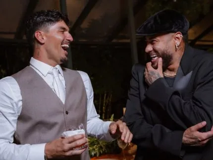 Neymar explica por que foi o único convidado de preto no casamento de Medina
